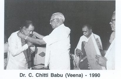 S.Viswanathan (Savi) conferring the title “ Sangeetha Choodamani” on Dr.C.Chitti Babu (Veena)-1990..B.V.S.S.Mani & R.yagnaraman look on