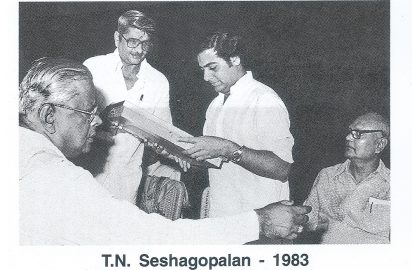 T.T.Vasu conferring the title “ Sangeetha Choodamani” on T.N.Seshagopalan in the year 1983.R.Yagnaraman & S.Parthasarathy look on.