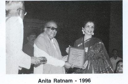 Sri M.Karunanidhi, Chief Minister of Tamil Nadu, conferring the title “ Nrithya Choodamani” on Anita Ratnam -1996