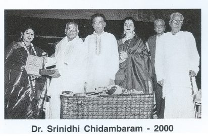 N.Mahalingam , Sakthi Sugars, conferring the title “ Nrithya Choodamani” on Dr.Srinidhi Chidambaram (2000).S.Sathyamurthy, Jt.Secy.Ministry of Human Resources, Anita Ratnam, Natarajan & R.Yagnaraman look on.