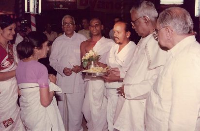 Art & Dance Festival-1994-15.12.94 - Lakshmi Bayee, Maharani of Travancore received with Poorna Kumba Mariyathai. R.Venkateswaran, R.Yagnaraman & B.V.S.S.Mani look on.