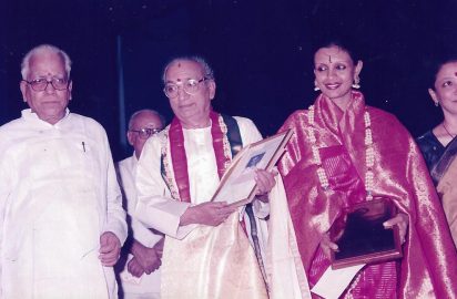 Art & Dance Festival-2001 – R.Venkateswaran, Udipi Lakshminarayanan with ‘Aacharya Choodamani’ award & Priyadarsini Govind with ‘Nrithya Choodamani’ award.