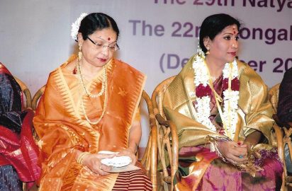 Art & Dance Festival-12.12.2009 –Dr.Darshana Jhaveri (Manipuri Natya Exponent) & Narthaki Nataraj (Bharathanatyam Exponent) during the inaugural function of 54th Art & Dance Festival