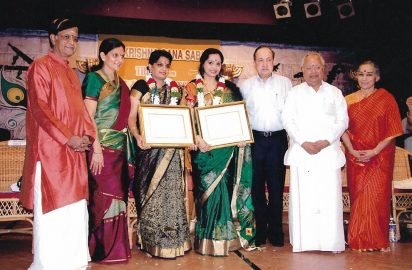 Art & Dance Festival-11.12.2010 Y.Prabhu, Dr.Preetha Reddy, Radhika Shurajit with ‘Aacharya Choodamani’ award, Gopika Varma with ‘Nrithya Choodamani’ award, N.Ram, Dr.Nalli & Shantha Dhananjayan are in the picture