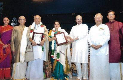 Art & Dance Festival-13.12.2013 – Priyadarsini Govind, V.P.Dhananjayan, Prof.A.Janardhanan with ‘Aacharya Choodamani’ award, Swapmasundari with’Nrithya Choodamani’ award, Dr.R.Seetharaman, Dr.Nalli & Y.Prabhu are in the picture