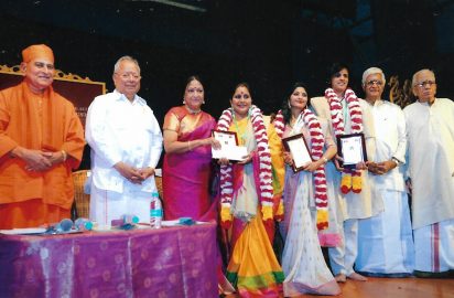 Art & Dance Festival-21.11.2016 - Swami Gautamanandaji Maharaj, Dr.Nalli, Dr.Padma Subrahmanyam, Parvathi Ravi Ghantasala with “Aacharya Choodamani award” , Nirupama & Rajendra with “Nrithya Choodamani award” Y.Prabhu & R.Venkateswaran are in the picture.