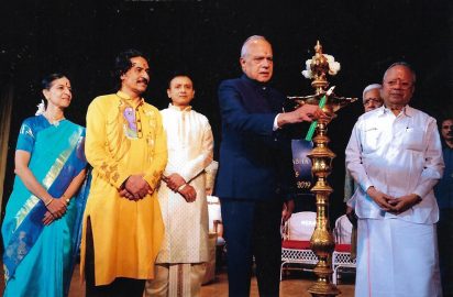 Art & Dance Festival-13.12.2019- Thiru Banwarilal Purohit, Hon’ble Governor of Tamil Nadu lighting the Kuthuvilakku.