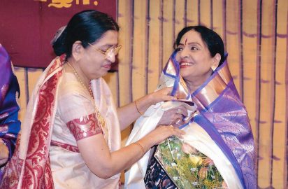 Chithirai Nataka Vizha-06.04.2012 – P.Suseela honouring P.S.Sachu