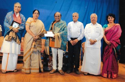 Chithirai Nataka Vizha-05.05.2019 – M.Sivasankari, Popular Tamil Writer conferring the title “Nataka Choodamani’ on P.C.Ramakrishna and “K.Balachander Award of Excellence in Theatre “ to Appa Ramesh Krishnamoorthy, K.V.S.Gopalakrishnan, Ph.D, IPS (Retd.) , Dr.Nalli & Saashwathi Prabhu look on.
