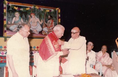 Gokulashtami Sangeetha Utsavam-06.08.1988-Semmangudi Srinivasa Iyer honouring T.K.Govinda Rao (Sangeetha Choodamani’ awardee.