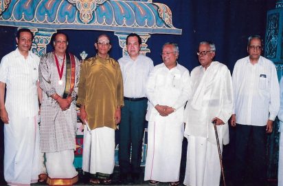 Gokulashtami Sangeetha Utsavam-01.08.98 – V.V.Sundaram,Trichur V.Ramachandran with “Sangeetha Choodamani” award, Dr.Umayalpuram K.Sivaraman, N.Ram, Dr.Nalli & R.Yagnaraman are in the picture.