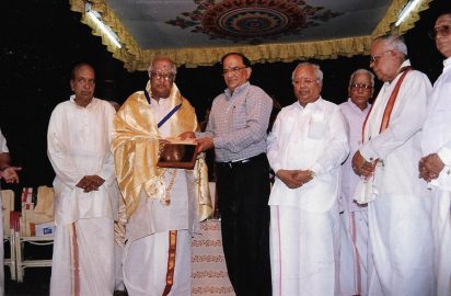 Gokulashtami Sangeetha Utsavam-03.08.2002 – T.S.Krishnamurthy , Election Commissioner of India conferring the title “ Sangeetha Choodamani” on Vidwan P.S.Narayanaswami. .N.Ramani, Dr.Nalli, R.Venkateswaran, R.yagnaraman look on.