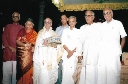 Gokulashtami Sangeetha Utsavam-07.08.2004 - A.S.Panchapakesa Iyer receiving the “Aacharya Choodamani" Award. Suguna Purushothaman, R.Seshasayee, R.Yagnaraman & P.Vaidyanathan are in the picture
