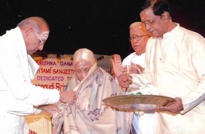 Gokulashtami Sangeetha Utsavam-02.08.08 – Aacharya Choodamani award was conferred on Parasala Ponnammal by Nedunuri Krishnamurthy.R.Venkateswaran & Y.Prabhu look on.