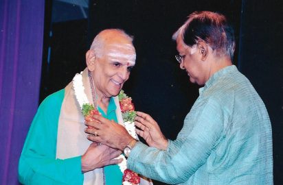 Gokulashtami Sangeetha Utsavam-06.08.2011- Y.Prabhu honouring Dr.Umayalpuram K.Sivaraman