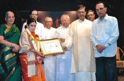 Gokulashtami Sangeetha Utsavam- 11.08.12- ‘Sangeetha Choodamani’ award presented to A.Kanyakumari by V.Shankarm President Sri Shanmukhananda Fine arts & Sangeetha Sabha.Alamelu Mani, A.K.Ramamurthy, Dr.Nalli. Y.Prabhu, R.Sridhar, T.R.subramanyam look on.