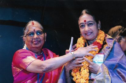 Gokulashtami Sangeetha Utsavam-01.08.15.S.Rajeswari honouring Prof.Sudharani Raghupathy