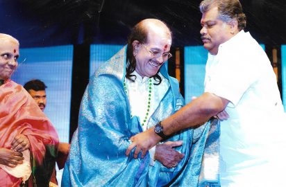 Gokulashtami Sangeetha Utsavam-01.09.18- - G.K.Vasan, Former M.P, Chairman of Board of Trustees of Thyagabrahma Mahotsava Sabha honouring Dr.Kadri Gopalnath with a shawl.
