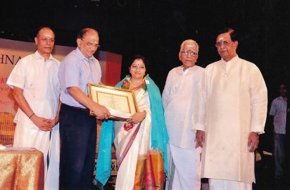 Gokulashtami Sangeetha Utsavam-07.08.2010- T.S.Krishnamurthy , Former Chief Election Commissioner presents the “Sangeetha Choodamani” award to S.Sowmya.Cleveland V.V.Sundaram, R.Venkateswaran & Y.Prabhu look on.