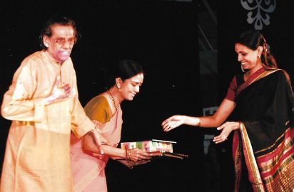 NKC-2013-30.12.13 Priyadarsini Govind honouring Narasimhachari & Vasanthalakshmi Narasimhachari