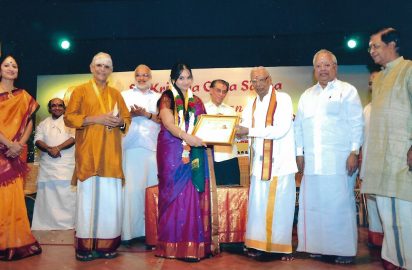 Yagnaraman July Fest – 08.07.12-- Vidwan R.K.Srikantan conferring the title ‘Yagnaraman Award of Excellence” on Padma Shankar.Dr.Umayalpuram K.Sivaraman., Padma Shankar, Janaki Rangarajan Aridwaramangalam A.K.Palanivel, M.A.Baby, Dr.T.Ramaswamy Dr.Nalli, , Y.Prabhu, are in the picture