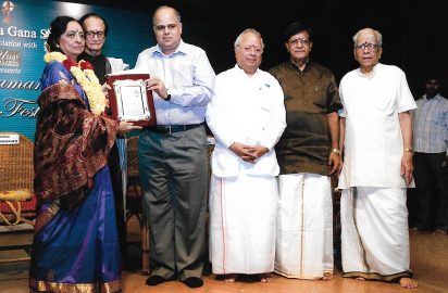 Yagnaraman July Fest-05.07.2015- G.Srinivasan conferring the title “ Yagnaraman Living Legend Award : on Dr.Yamini Krishnamurti.Prof.C.V.Chandrasekar, Dr.Nalli , Y.Prabhu & R.Venkateswaran are in the picture