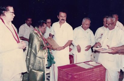 M.K.Stalin, Chennai Mayor conferring the title “ Sangeetha Choodamani” on M.P.N.Ponnuswamy.M.P.N.Sethuraman, Dr.Nalli & R.Yagnaraman look on.