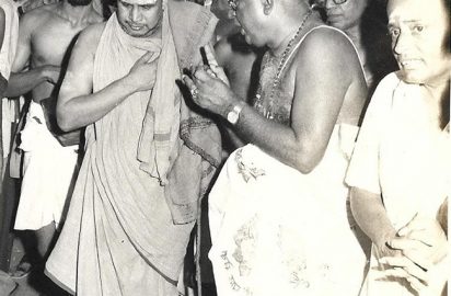 His Holiness Pujyasrhri Jayendra Saraswathi swamigal visit to our Sabha during 1983.R.Yagnaraman, General Secretary receiving His Holiness Jayendra Saraswathi Swamigal